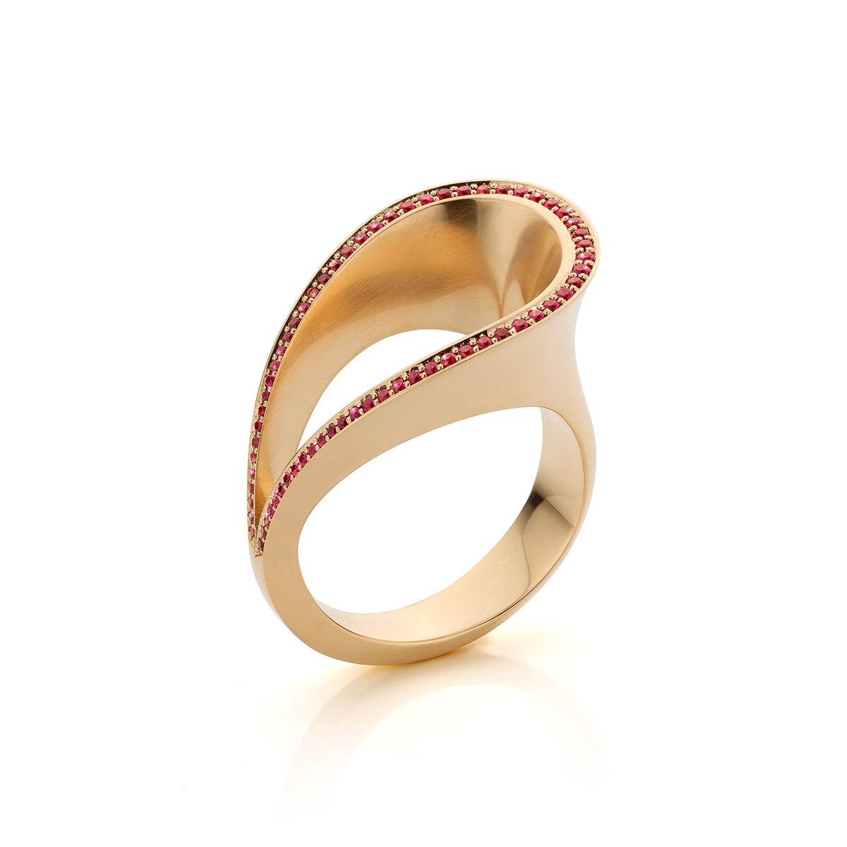 regenval Bewijzen geur ring Met Dank Aan Het Circus, robijn - Suzan Hotho Juwelen - gouden ring  met robijnen